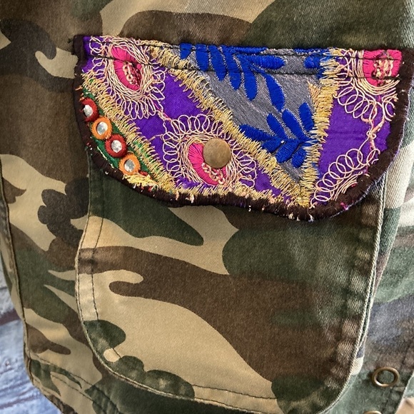 Anthropologie Beautiful Stories Embroidered Camo Utility Jacket M Mixed Media - Picture 7 of 16